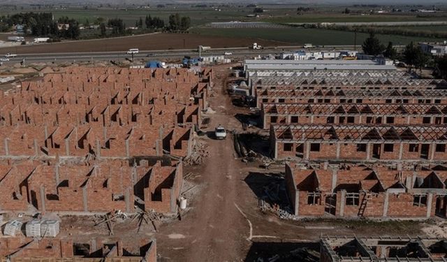 Kırıkhan'da depremzedelerin bayramı geçici konutlarda karşılaması için çalışmalar sürüyor