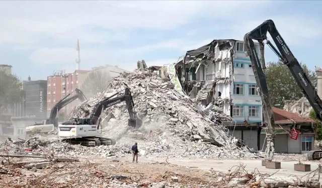 Malatya'da yıkık ve acil yıkılacak 6 bin 442 yapının enkazı kaldırıldı