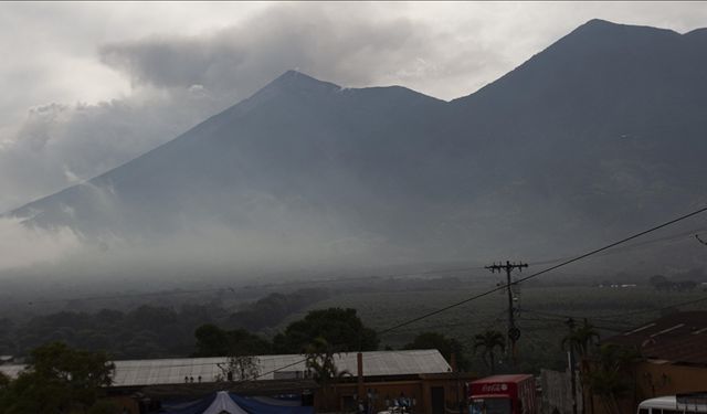 Fuego Yanardağı'nın faaliyete geçtiği Guatemala’da 1054 kişi tahliye edildi