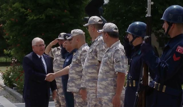 Milli Savunma Bakanı Güler ve TSK komuta kademesi, Mehmetçik ile bayramlaştı