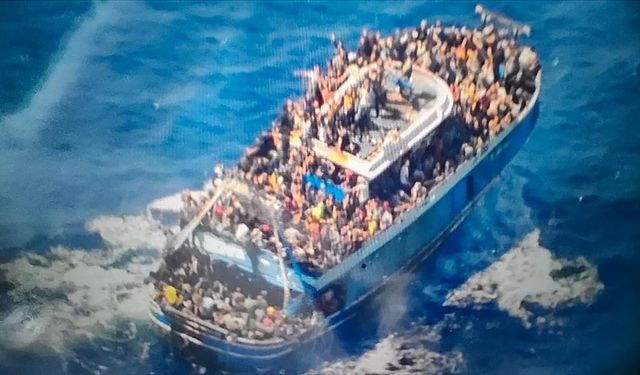 Yunanistan açıklarındaki göçmen faciasından kurtulanlar Yunan Sahil Güvenliği'ni suçluyor