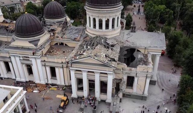 Rus füzeleri, Odesa'da bulunan tarihi bir Ortodoks katedralini ağır şekilde hasara uğrattı