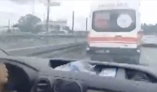 Sağlık Bakanı Koca, ambulans takip eden sürücüleri kaza görüntüsüyle uyardı