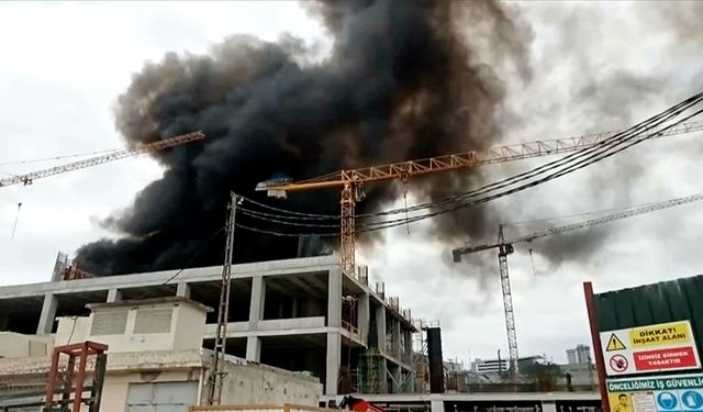 Beylikdüzü'nde inşaat halindeki binada çıkan yangın söndürüldü