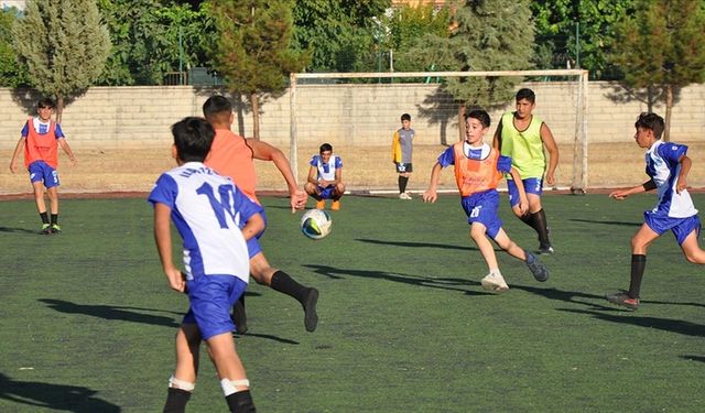 Batman'da sokakta yetenekleri keşfedilen çocuklar futbola kazandırılıyor