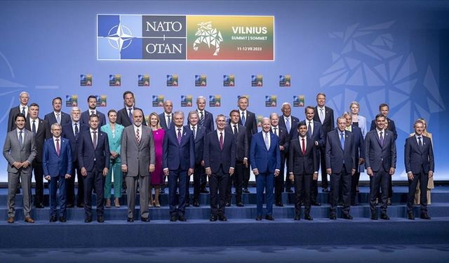 Cumhurbaşkanı Erdoğan, NATO Liderler Zirvesi'nde aile fotoğrafı çekimine katıldı