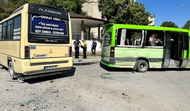 Malatya'da şehir içi yolcu minibüslerinin çarpışması sonucu 8 kişi yaralandı