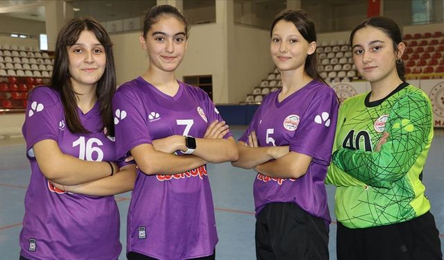 Birbirlerinden görerek hentbola başlayan 4 kız arkadaş milli takıma çağırıldı