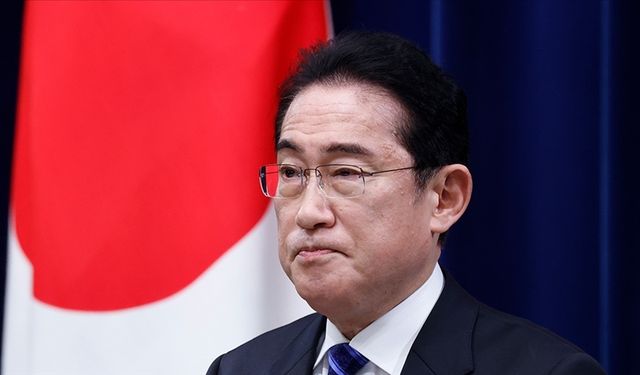Japonya Başbakanı "radyoaktif su" endişelerini gidermek için deniz mahsulü tüketti