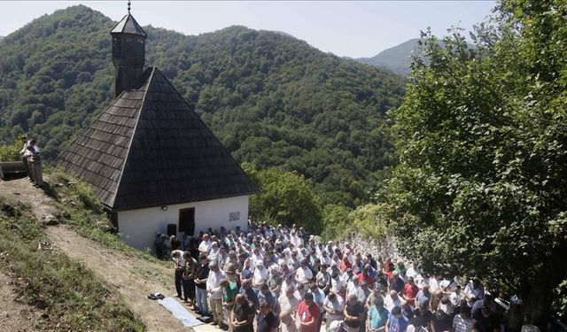 Bosna Hersek'teki tarihi Kuşlat Camisi'nde cuma namazı kılındı