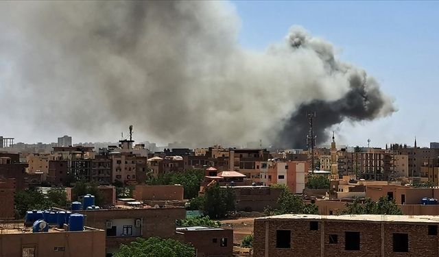 Sudan’ın başkentindeki çatışmalar nedeniyle şehirden kaçışlar sürüyor