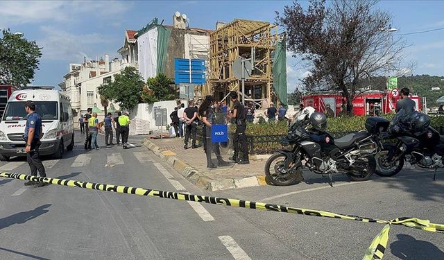 İstanbul Beşiktaş'ta bir bina çöktü! En az 1 kişi enkaz altında