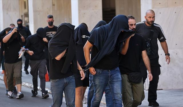 Yunanistan'da bir kişinin öldüğü kavgaya karıştıkları iddiasıyla 105 taraftar tutuklu yargılanacak