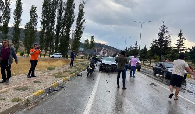 Antalya'da iki otomobilin çarpıştığı kazada 1 kişi öldü, 5 kişi yaralandı