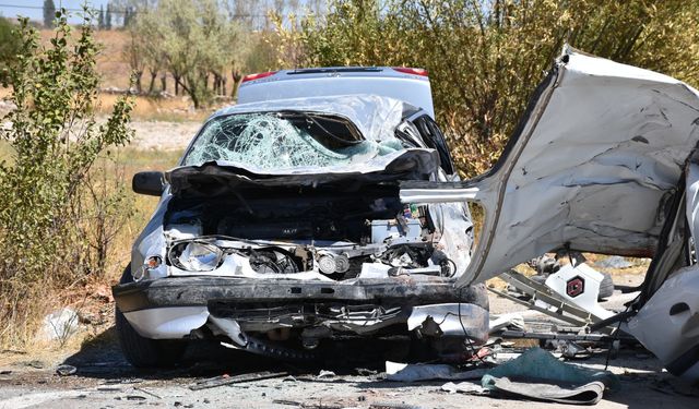 Aksaray'da 3 aracın karıştığı kazada 3 kişi öldü, 2 kişi yaralandı