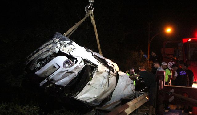 Antalya'da şarampole devrilen otomobildeki 2 kişi öldü