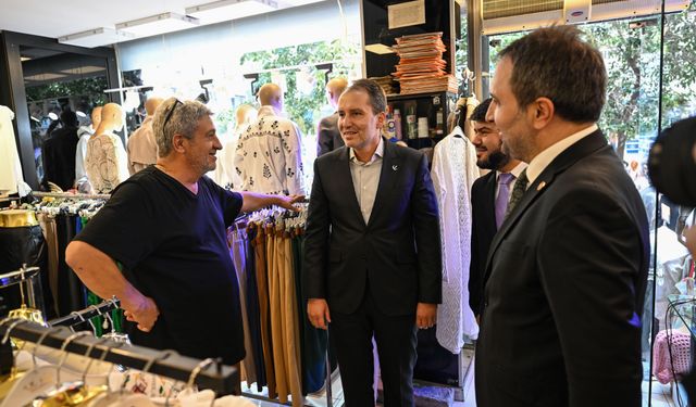 Yeniden Refah Partisi Genel Başkanı Erbakan, Zeytinburnu'nda vatandaşlarla bir araya geldi
