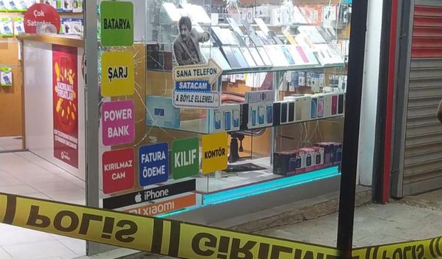 Adana'da ateş açılan iş yerinde yaşanan panik, kameraya yansıdı