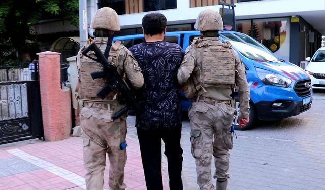 Mersin'de terör örgütü DEAŞ operasyonunda yakalanan 3 zanlıdan 2'si tutuklandı