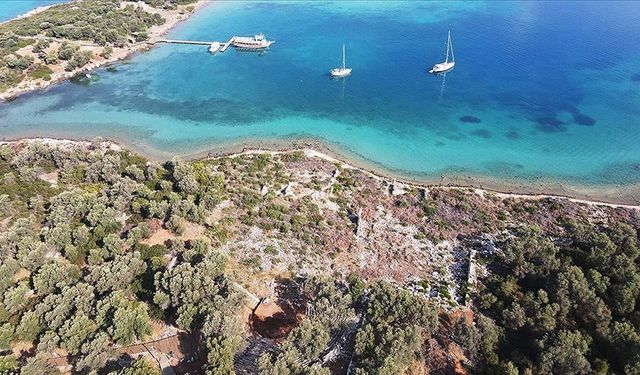 Sedir Adası'ndaki antik surlar ve tiyatro gün yüzüne çıkarılıyor
