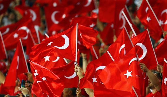 Türkiye-Ermenistan maçında tribünler Türk bayraklarıyla donatılacak