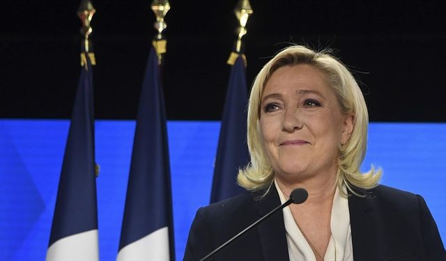 Anket: Fransızların Marine Le Pen'e güveni arttı