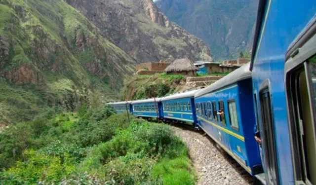 Peru'da toprak kayması nedeniyle Machu Picchu'ya giden tren raydan çıktı