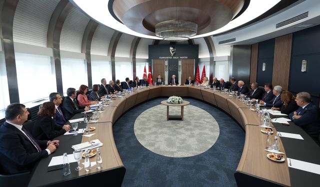 CHP Genel Başkanı Kılıçdaroğlu, partisinin milletvekilleriyle bir araya geldi