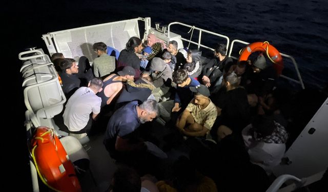Kuşadası ve Didim açıklarında geri itilen 51 düzensiz göçmen kurtarıldı