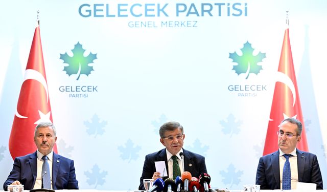 Gelecek Partisi Genel Başkanı Davutoğlu, gazetecilerle bir araya geldi