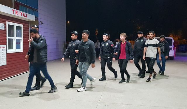 Bursa'da bir binada 50 göçmen yakalandı