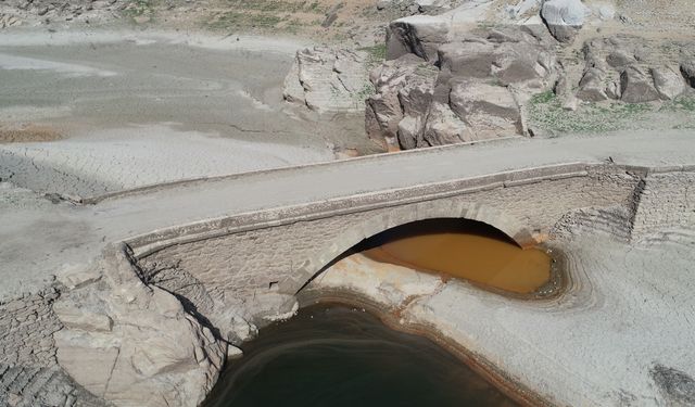Kırklareli'nde baraj suyu çekilince Çağlayan Köprüsü ortaya çıktı