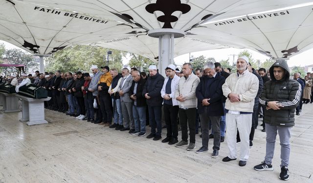 İstanbul'da, İsrail'in saldırısıyla hayatını kaybeden Filistinliler için gıyabi cenaze namazı kılındı