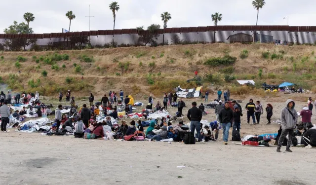 Meksika'da devrilen yük kamyonundaki 10 göçmen hayatını kaybetti