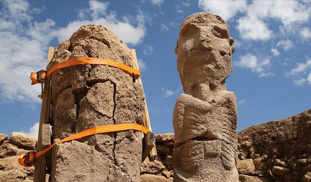 Karahantepe'de bulunan insan heykeli  görüntülendi