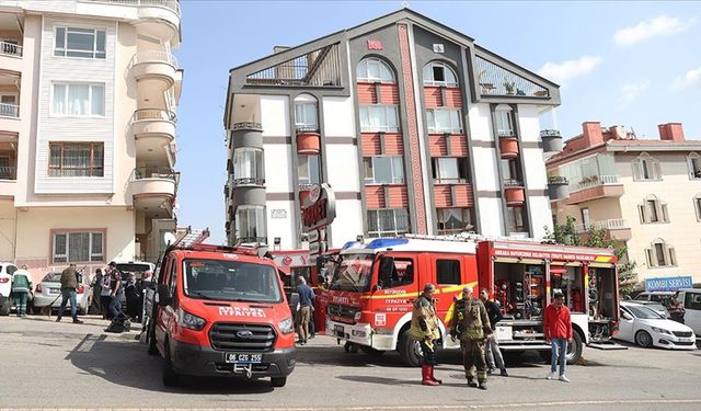 Ankara'da 7 katlı binada çıkan yangında dumandan etkilenen 4 itfaiye erinden biri şehit oldu