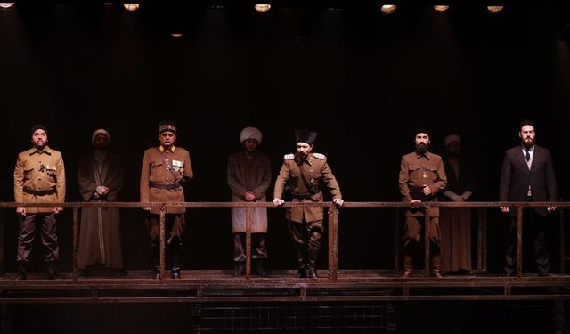 Devlet Tiyatrolarınca sahnelenen "Yüzyıllık Destan: Ateş" oyunu seyirciyle buluştu