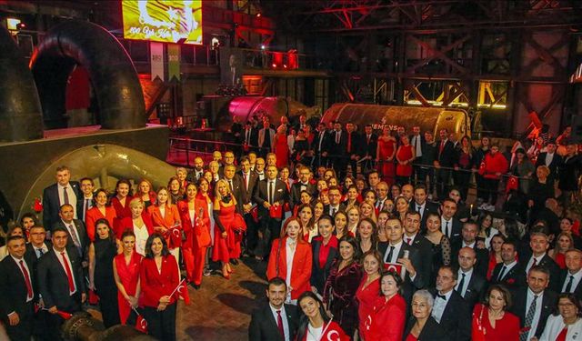 Doğa Koleji ile Bilgi Üniversitesi'nden Cumhuriyet Balosu