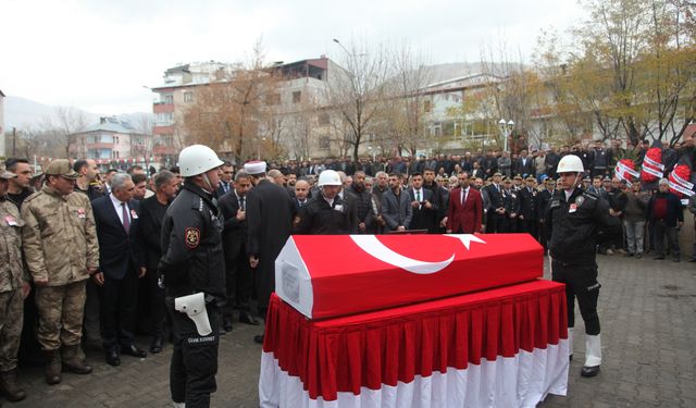 Şehit polis memuru Lütfü Baykar memleketi Bitlis'te son yolculuğuna uğurlandı