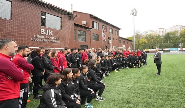 Beşiktaş Başkanı Çebi, altyapı ve kadın futbol takımlarıyla bir araya geldi