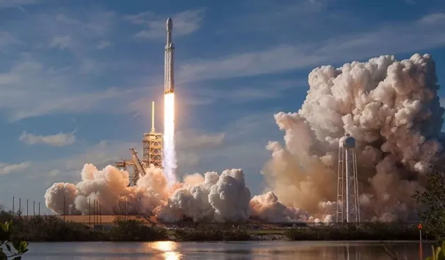 SpaceX'in Starship roketinin test uçuşunda roketle bağlantısı kesildi