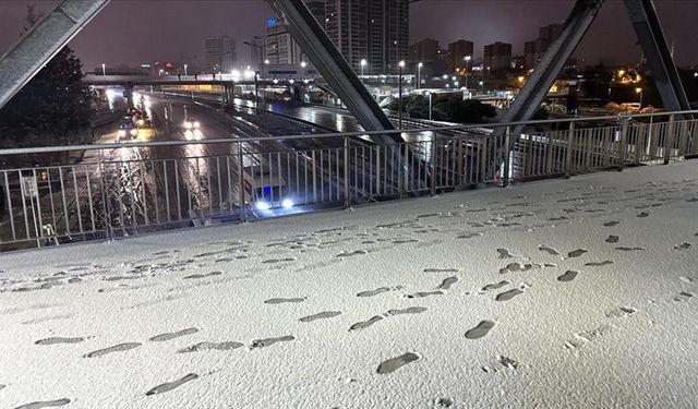 İstanbul'da 7 yıl aradan sonra kasımda kar yağdı