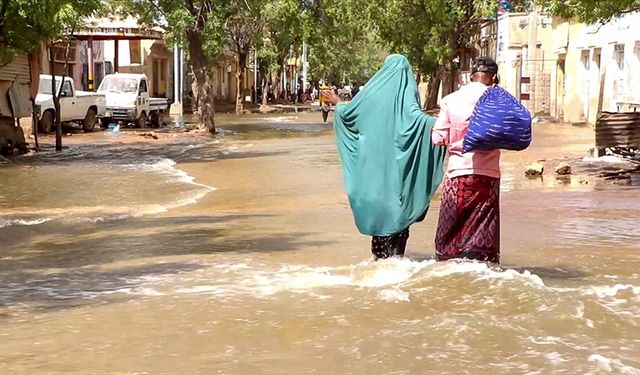Somali'de şiddetli yağışlar ve seller insanları evinden etti