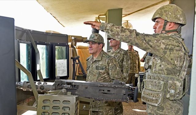 Kara Kuvvetleri Komutanı Orgeneral Bayraktaroğlu, sınır hattında