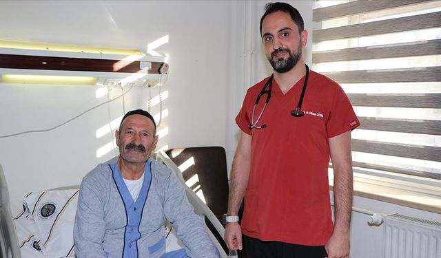 Kalp duvarı yırtılan hastayı, literatüre geçebilecek ameliyatla ölümden kurtardılar