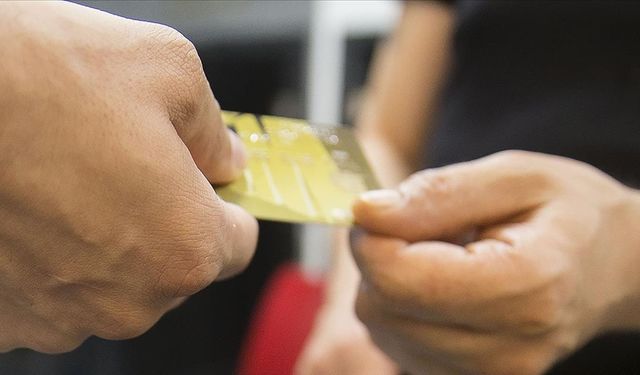 Hakem heyeti, "aidatsız kredi kartı seçeneği sunmayan" bankanın aidatı iadesine karar verdi