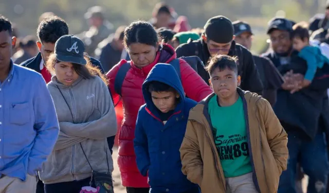 Teksas, federal hükümete meydan okuyarak kaçak göçmenleri tutuklayacak
