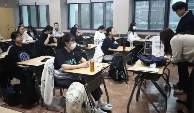 Güney Kore: Öğretmenin sınavı 90 saniye erken bitirmesi üzerine öğrenciler dava açtı