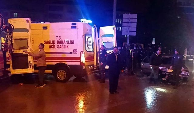 Kırıkkale'de çarpışan iki otomobildeki 9 kişi yaralandı