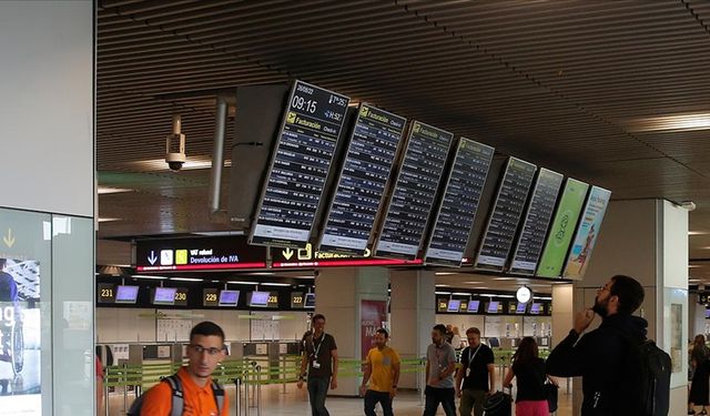 İspanyol İberia Havayollarında grev nedeniyle uçuşlar iptal edildi